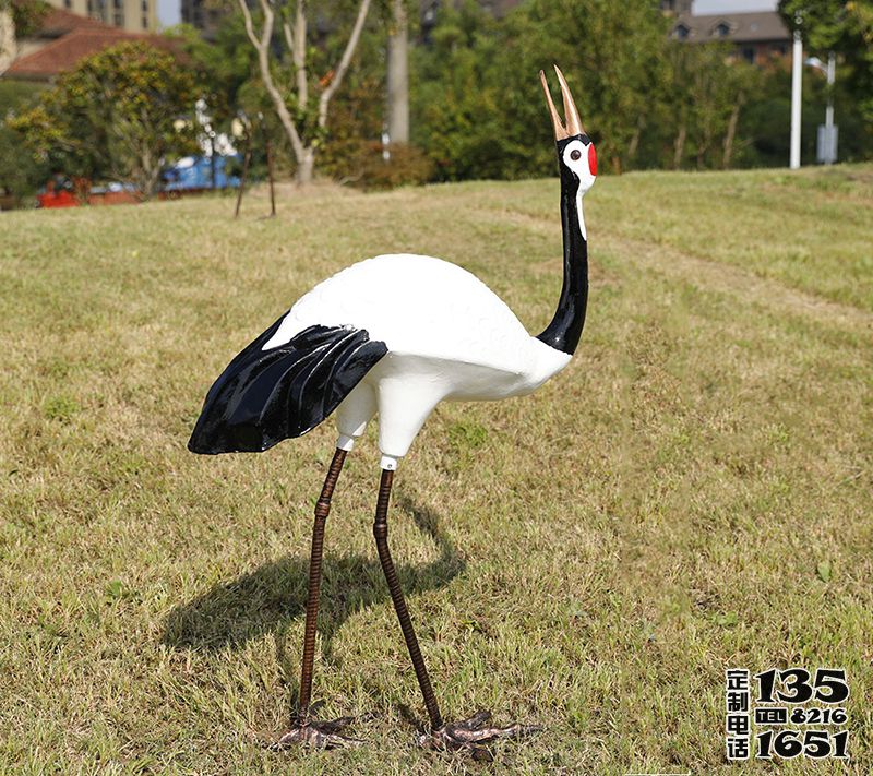 戶(hù)外草坪仿真動(dòng)物玻璃鋼仙鶴雕塑