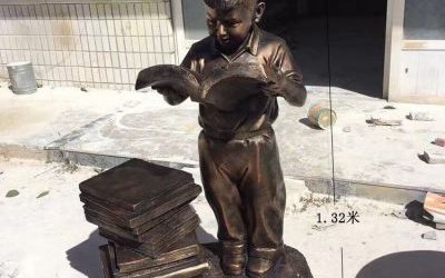 學(xué)校創(chuàng)意玻璃鋼仿銅小男孩看書雕塑