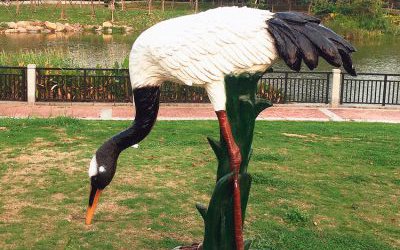 景區(qū)創(chuàng)意玻璃鋼仿真動(dòng)物仙鶴雕塑