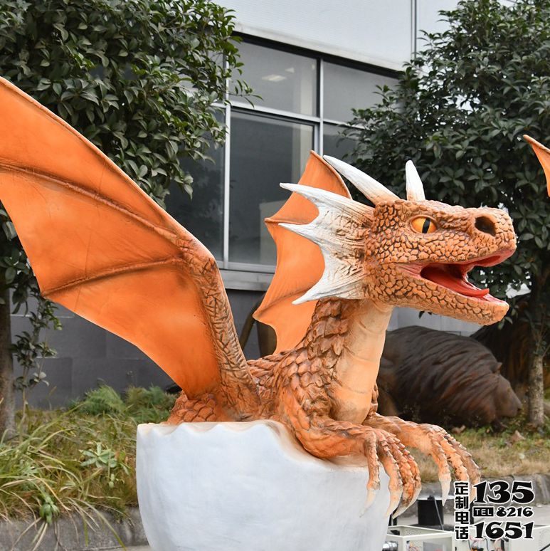 大型仿真玻璃鋼戶(hù)外景區(qū)的飛天恐龍雕塑