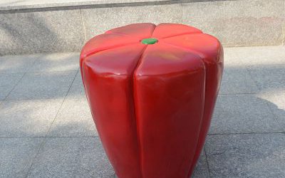 商場(chǎng)創(chuàng)意玻璃鋼卡通座椅雕塑