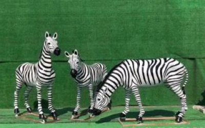 園創(chuàng)意玻璃鋼大型仿真動物斑馬雕塑