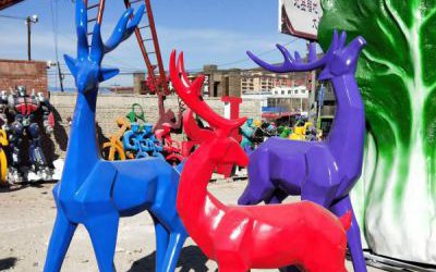 公園廣場創(chuàng)意玻璃鋼彩繪幾何鹿雕塑