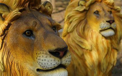 戶外景區(qū)大型仿真動(dòng)物玻璃鋼獅子雕塑