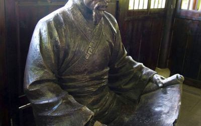 學(xué)院擺放唐朝書(shū)法家玻璃鋼仿銅歐陽(yáng)詢(xún)雕塑