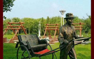 花園步行街拉黃包車(chē)夫玻璃鋼仿銅人物雕塑