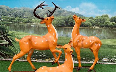 玻璃鋼彩繪景區(qū)仿真動物梅花鹿雕塑