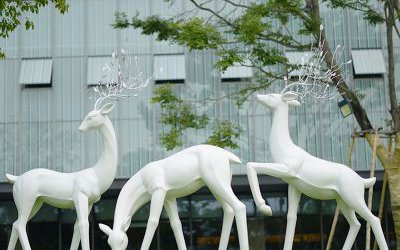 城市廣場(chǎng)玻璃鋼幾何創(chuàng)意鹿雕塑
