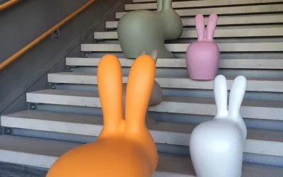 商場(chǎng)卡通抽象玻璃鋼卡通兔子雕塑