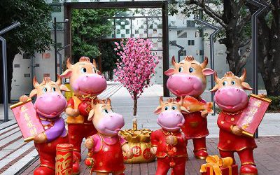 玻璃鋼彩繪卡通商場(chǎng)新年創(chuàng)意小牛雕塑